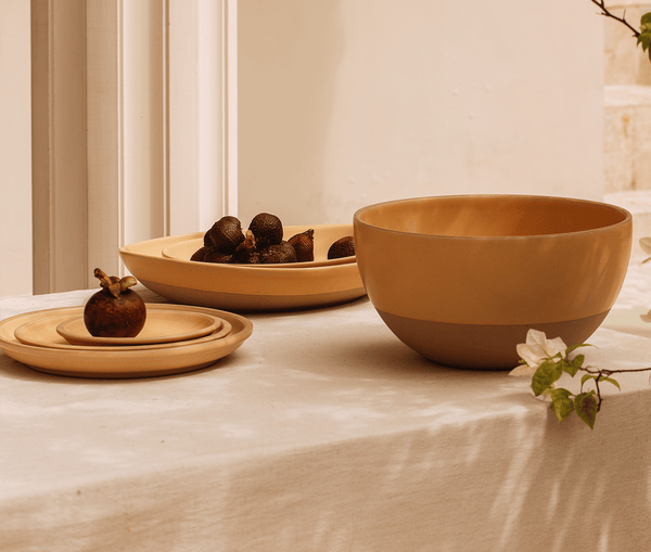 Thoughtfully designed ceramic dishes and serving plates for everyday meals and shared tables. Calm forms, balanced weight, and easy stacking—made to live with.