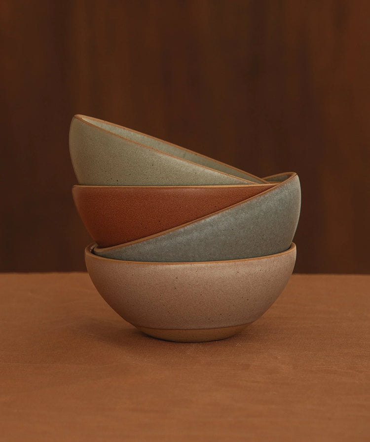 Discover Mora’s Harvest dinnerware in warm, earthy tones. Ceramic plates, bowls, and mugs designed to bring calm, balance, and comfort to everyday meals.