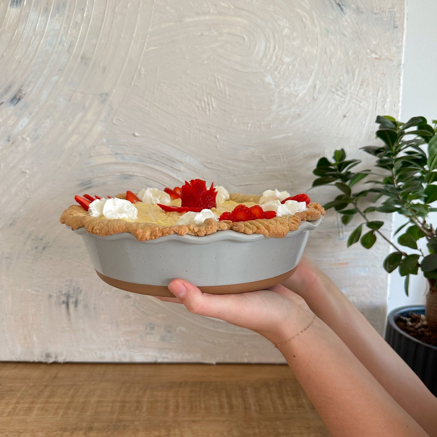 MORA CERAMICS Kitchen & Dining Deep Pie Pan - 9in - Earl Grey