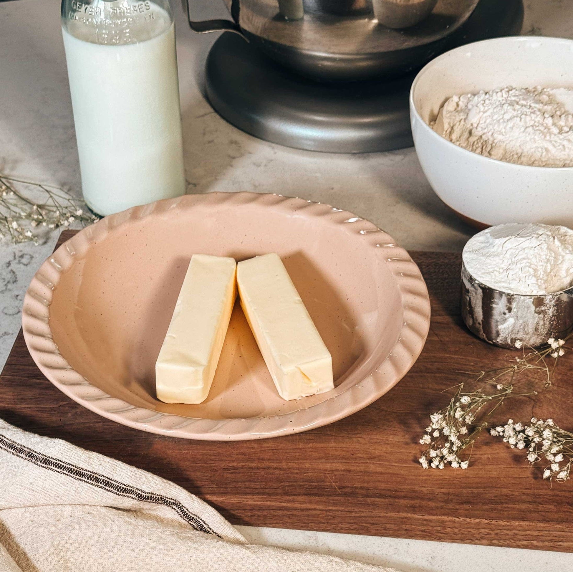 MORA CERAMICS Kitchen & Dining Shallow Pie Pan Set of 2 - 9in - Neutrals