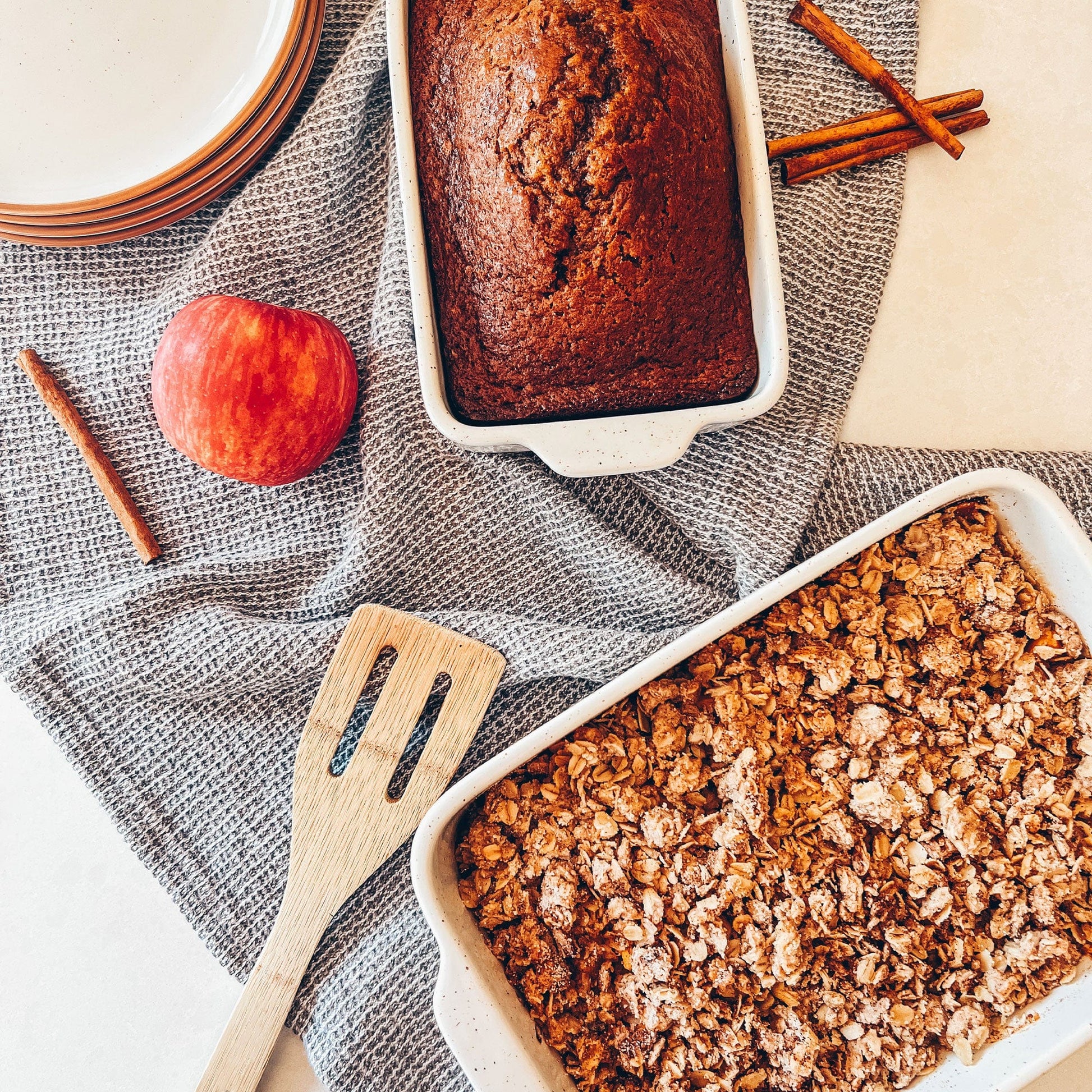 MORA CERAMICS Kitchen & Dining Baking Pan Set of 2 - 7x11 in & Loaf Pan - Vanilla White