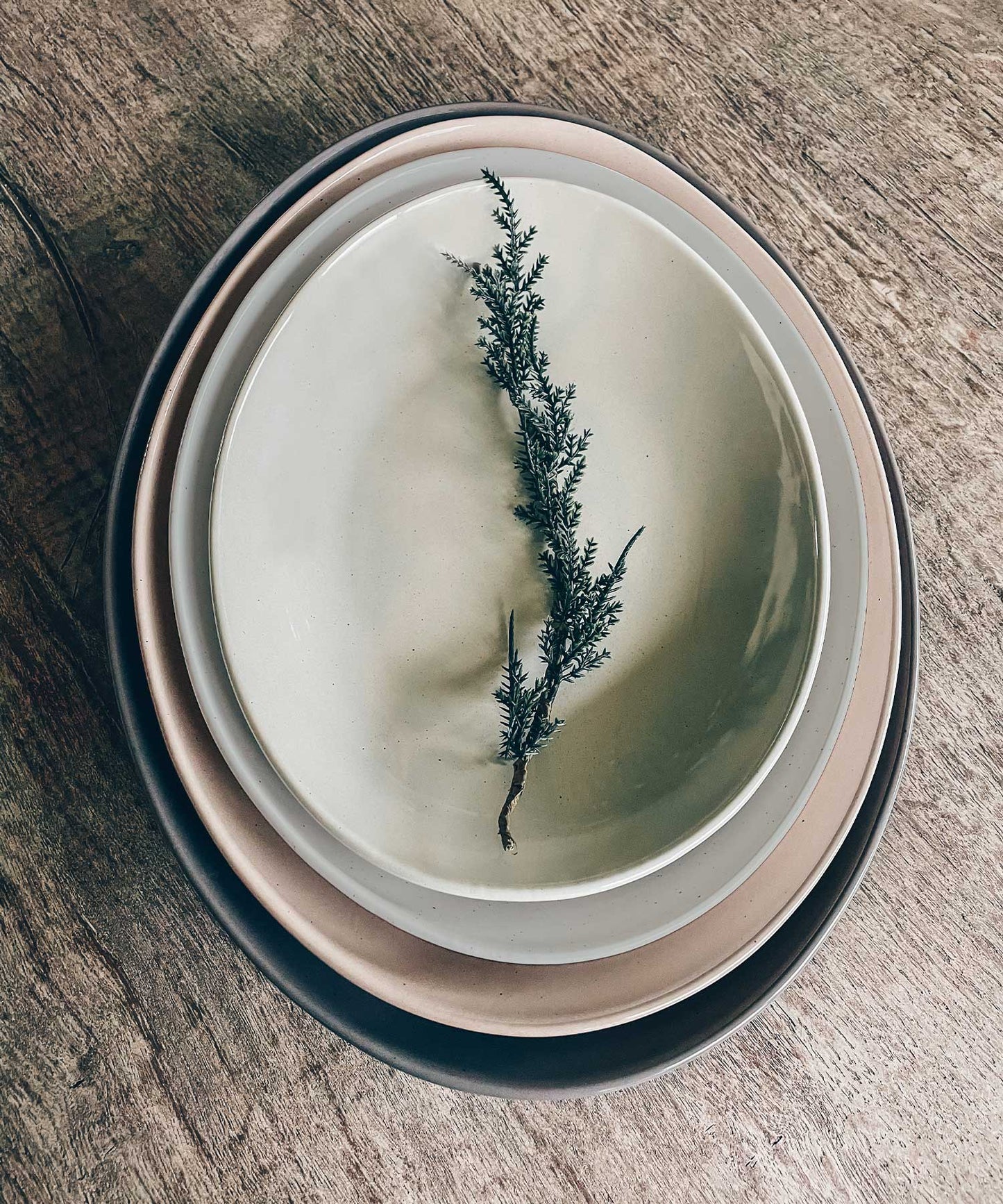 MORA CERAMICS Kitchen & Dining L & XL Serving Dishes - 13.5 & 11.8in - Neutrals (Earl Grey & Light Matcha)