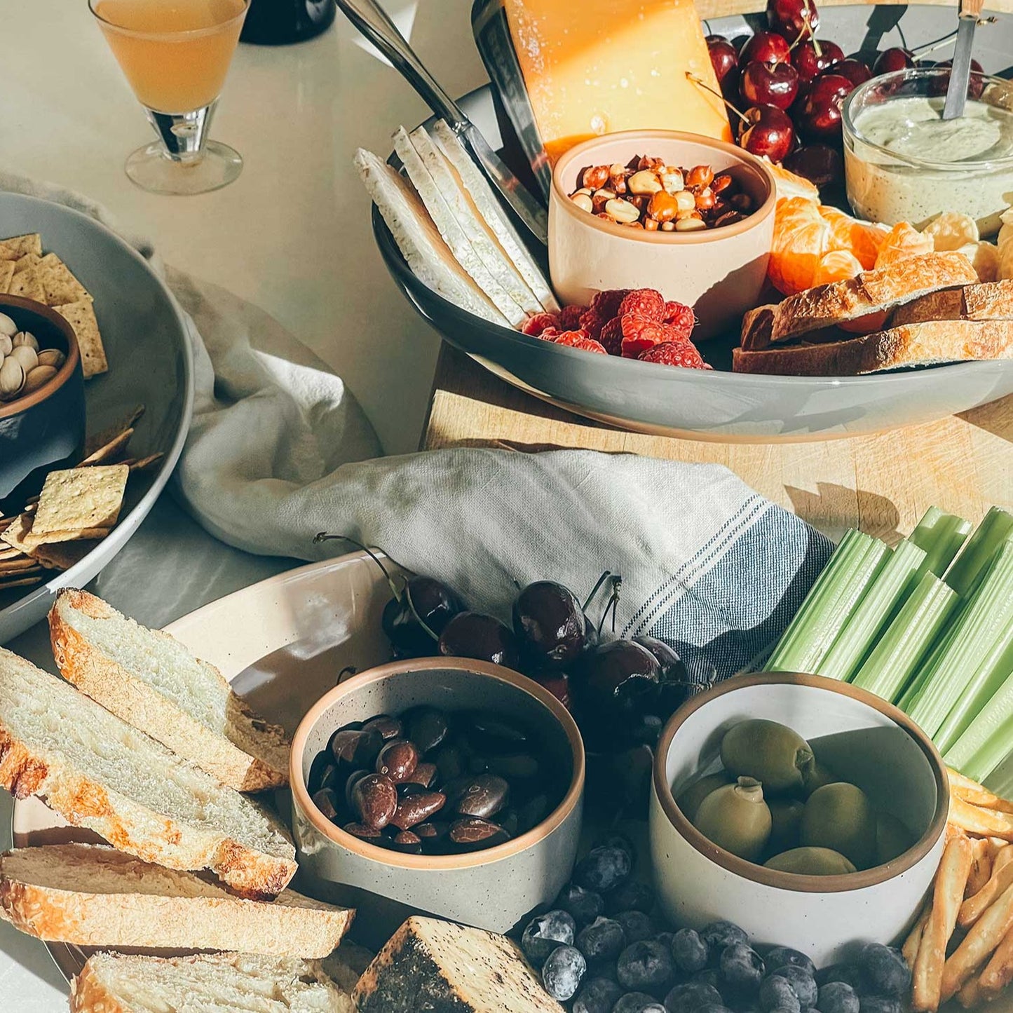 MORA CERAMICS Kitchen & Dining L & XL Serving Dishes - 13.5 & 11.8in - Neutrals (Earl Grey & Light Matcha)