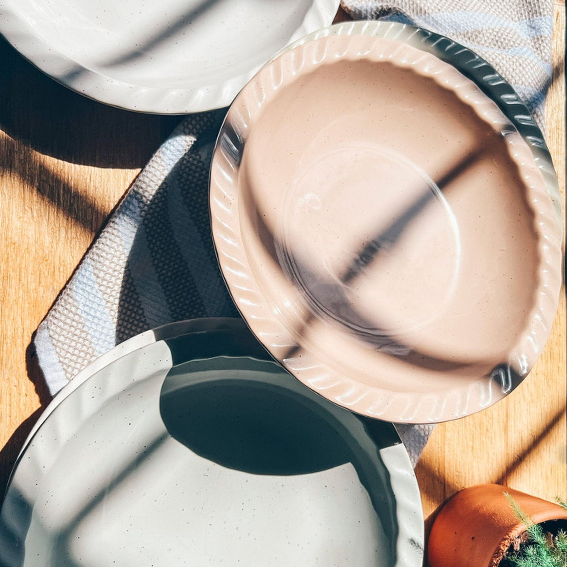 MORA CERAMICS Kitchen & Dining Shallow Pie Pan Set of 2 - 9in - Neutrals